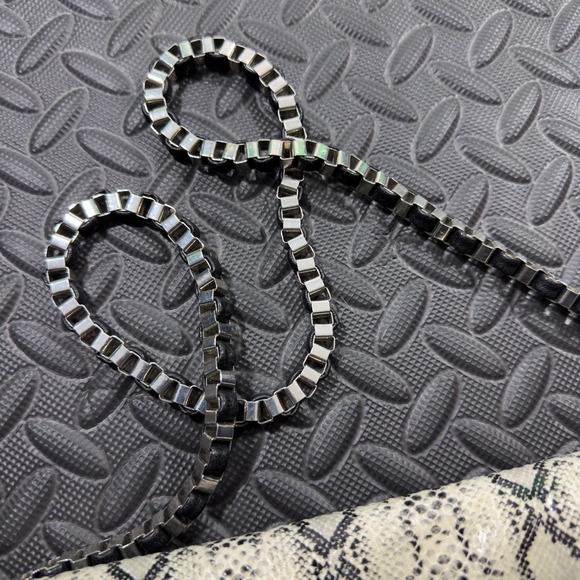 Kardashian Kollection Women's Black Snake Print Zipper Pockets Crossbody Purse - Picture 14 of 16